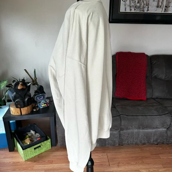 Golden Beautifully Broken Heart Graphic Sweatshirt. PTP 27 - Picture 4 of 8